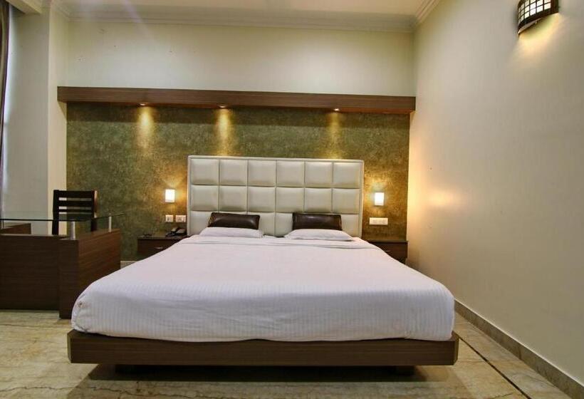 Номер Deluxe, Narula Convention Centre