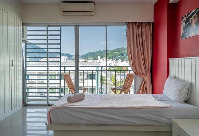 Quarto Estandar, Santi White House Patong