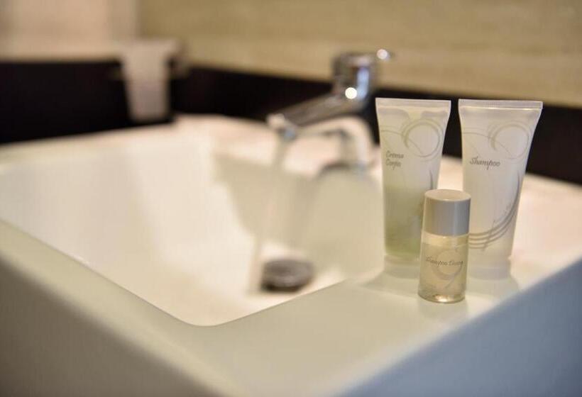 اتاق خانوادگی با چشم‌انداز دریا, Bellevue Sardinia Resort, Affiliated by Meliá