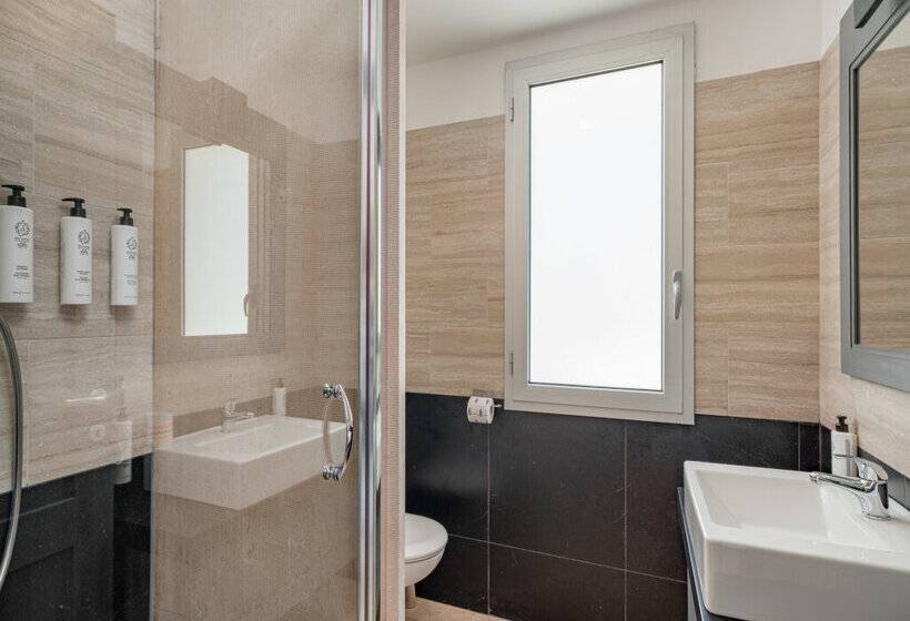 اتاق اساندارد با چشم‌انداز جانبی به دریا, Bellevue Sardinia Resort, Affiliated by Meliá