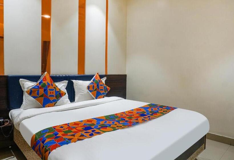 Quarto Deluxe, Fabhotel Tulsi Park   Nr Sai Baba Temple