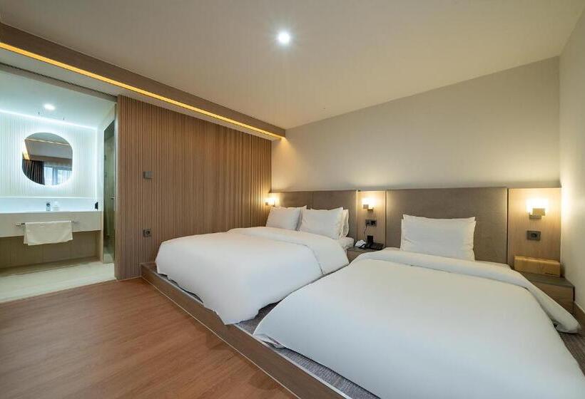 اتاق خانوادگی, Hound Hotel Gimhae Samgye