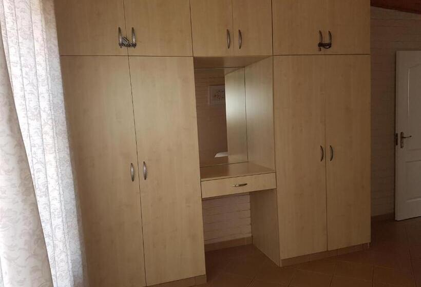 اتاق خانوادگی, Golden Dawn Chalets