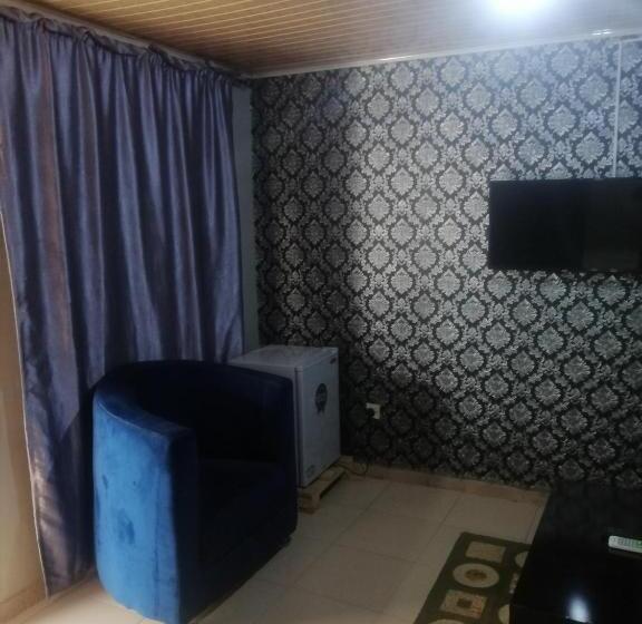 اتاق لوکس, Clin Clia