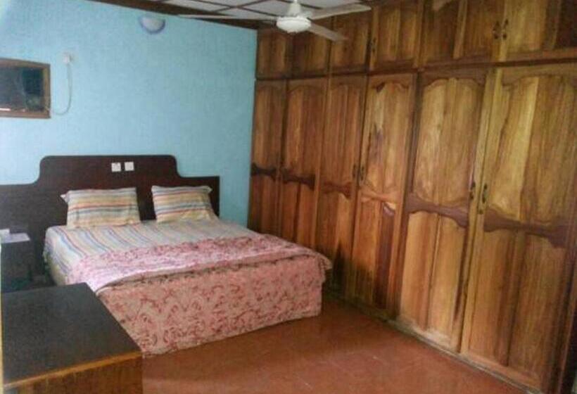 اتاق استاندارد چهار تخته, Room In Lodge   Garentiti Apartment   Silver Room