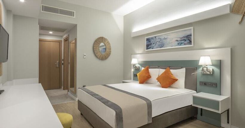اتاق استاندارد با چشم‌انداز استخر, Arcanus Hotels Trendline Side