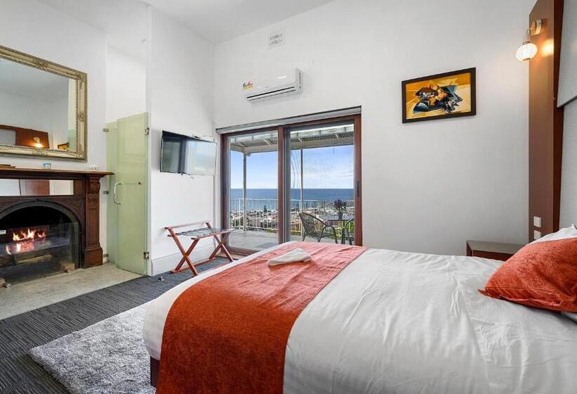 Номер Стандарт, Oakleigh House