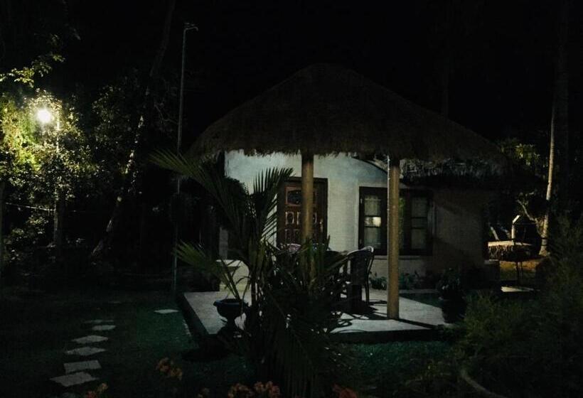 Номер Стандарт Трехместный, Crown Holiday Village Near Marawila