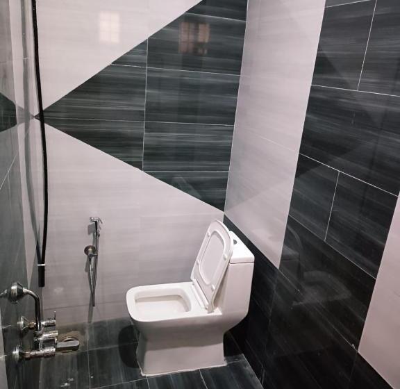 Трехместный Номер Стандарт с Балконом, Alif Serviced  Apartments