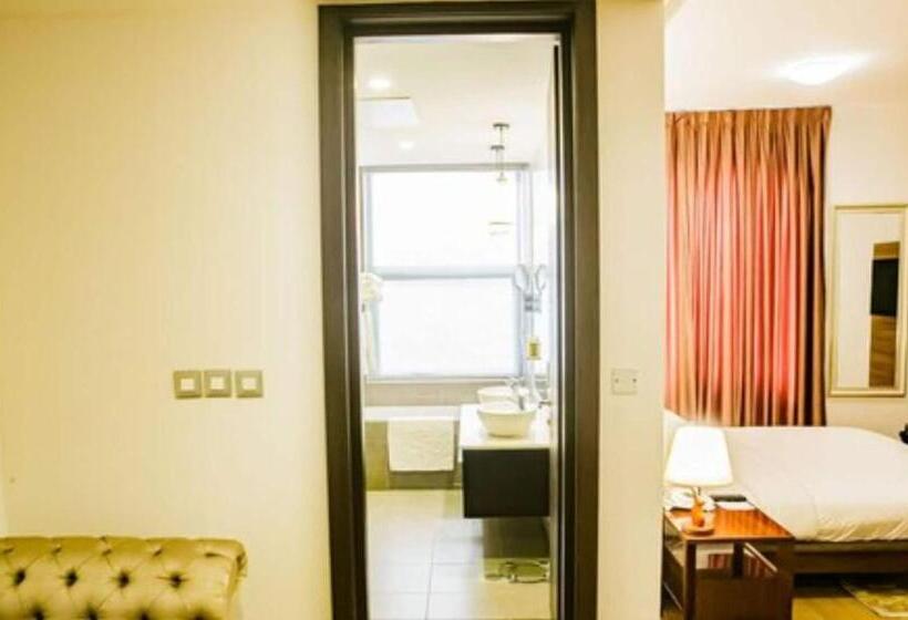 سوئیت با تخت بزرگ, Royal Residence Suites