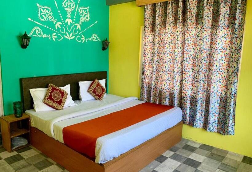اتاق استاندارد با چشم‌انداز کوهستان, Rudra Grand Stays