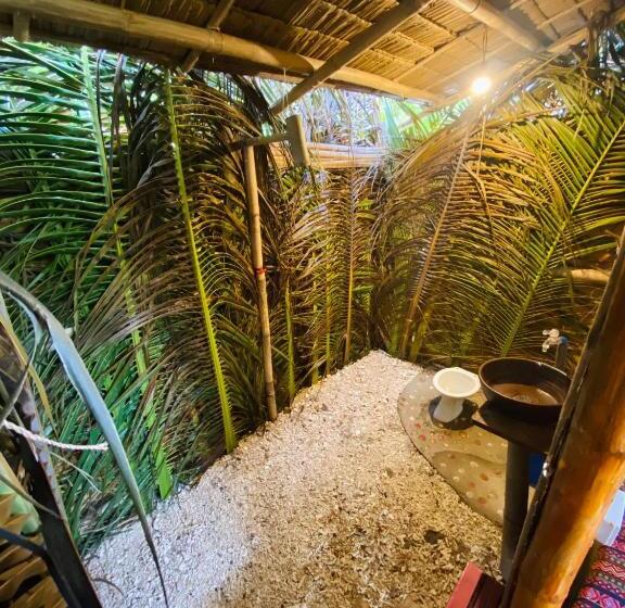 اتاق لوکس, Tribal Huts Community