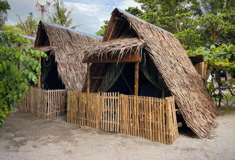 اتاق اکونومی, Tribal Huts Community