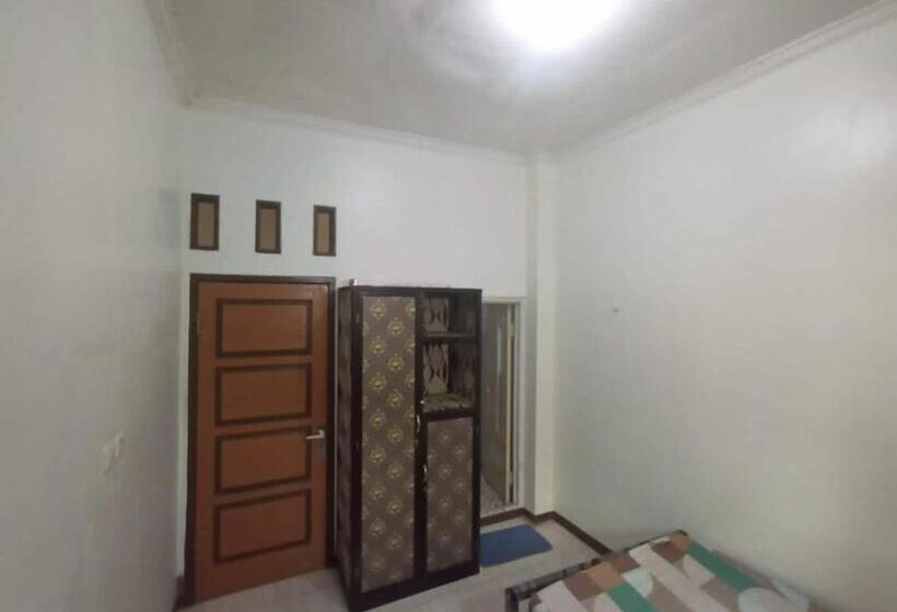 Номер Superior Одноместный, Spot On 93385 Penginapan Hj Lilis 2 Syariah