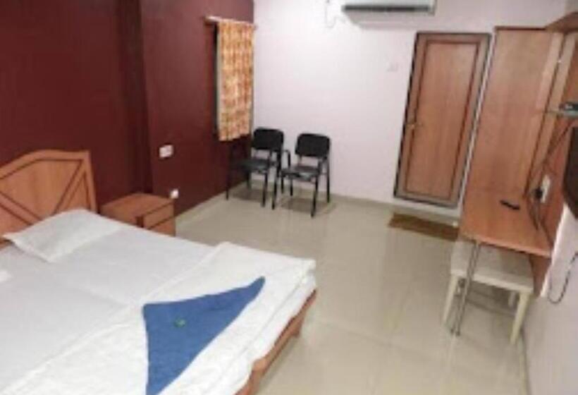 Номер Deluxe, Amit Plaza Dhule