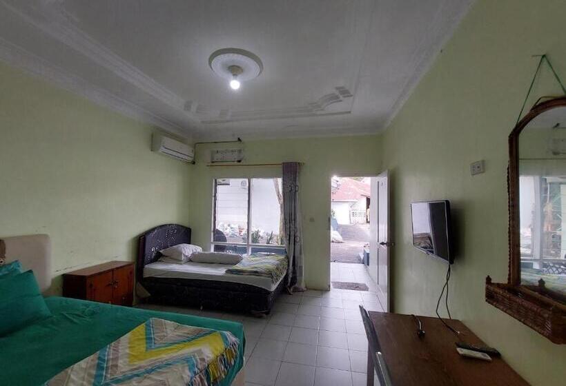 Номер Стандарт Трехместный, Grand Syariah Guest House Humanitas