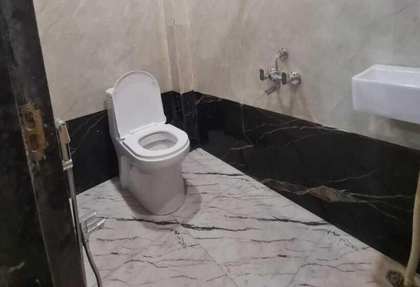 Трехместный Номер Классика, Collection O Hotel Ndh 47