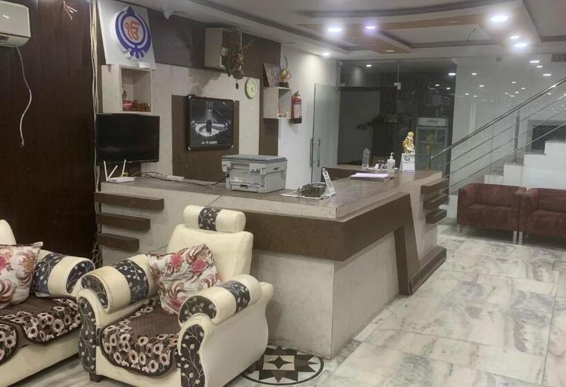 Трехместный Номер Классика, Collection O Hotel Ndh 47