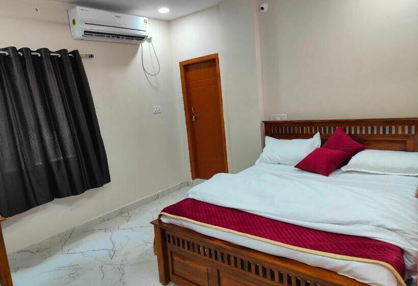 Трехместный Номер Классика, Collection O Hotel Sr Grand