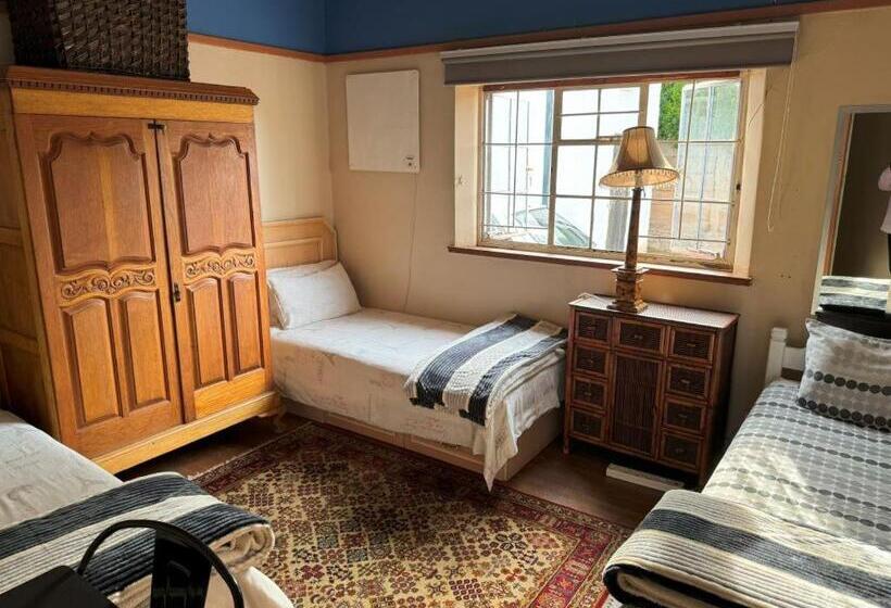 חדר סטנדרט לארבעה, Room In B&b   Adnaan S Secret Garden: Corner Room