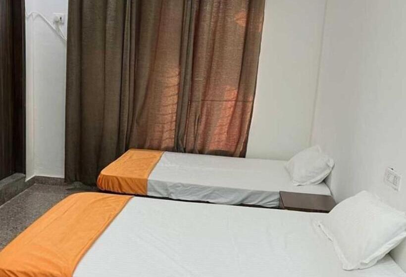 Трехместный Номер Классика, Oyo Raksha Homes