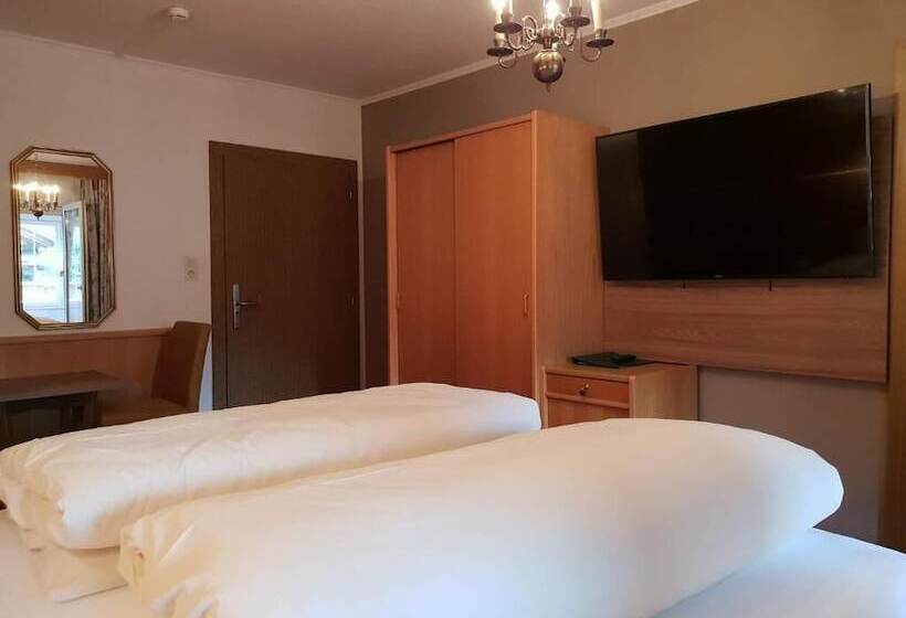 Quarto Triplo Estandar, Grieserhof