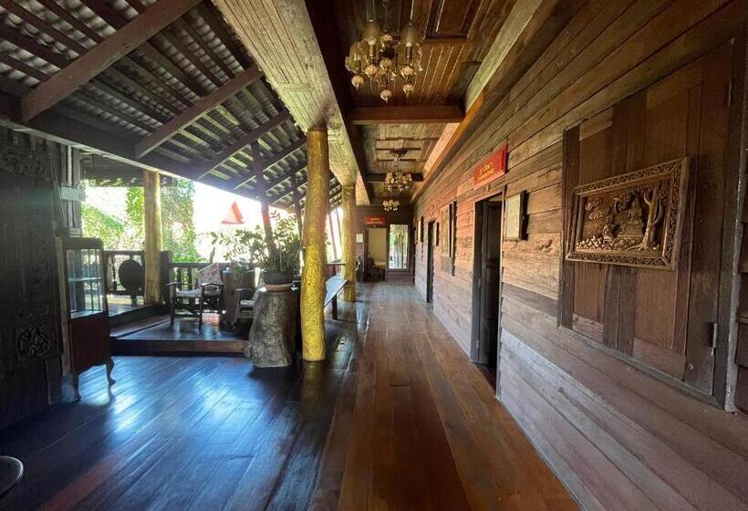 Номер Deluxe, โรงแรมจันทร์แดง