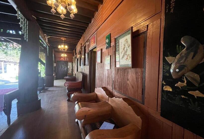 Семейный Номер Deluxe, โรงแรมจันทร์แดง