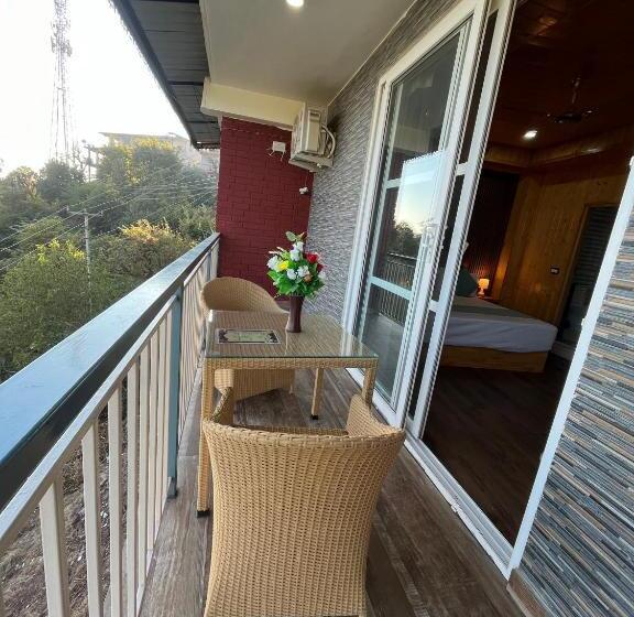 패밀리 스위트, The Poplars Estate, Kasauli
