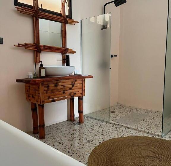 스위트 킹사이즈 침대, Solimar Seaside Cabanas