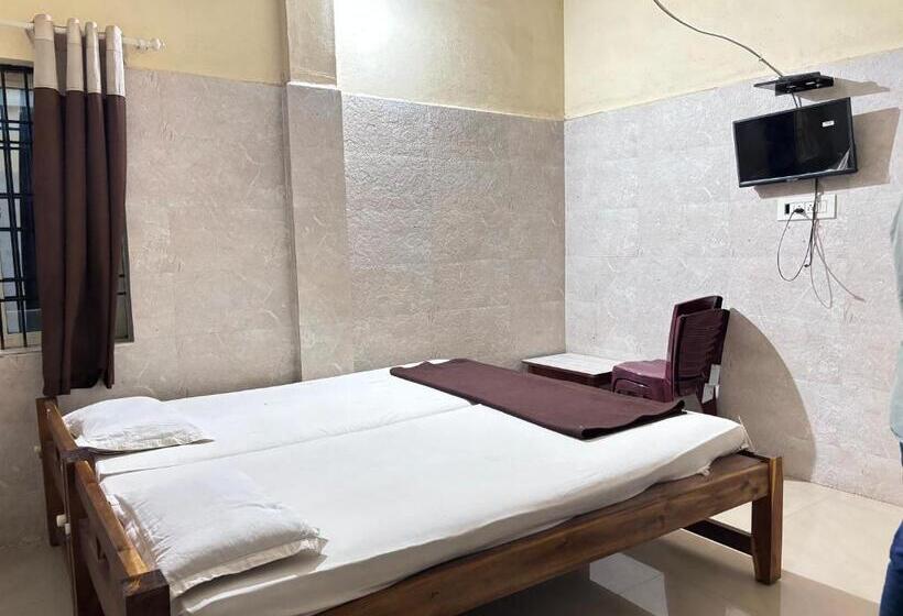 标准间, Staymaker Naik Residency
