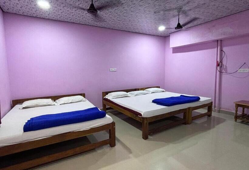 家庭间, Staymaker Naik Residency