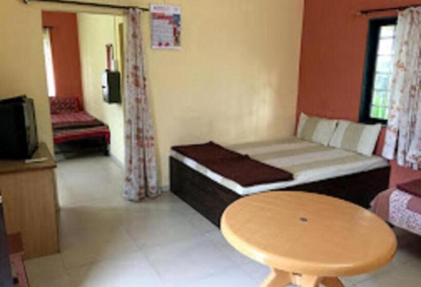 Семейный Номер, Mohiniraj Guest House, Nashik