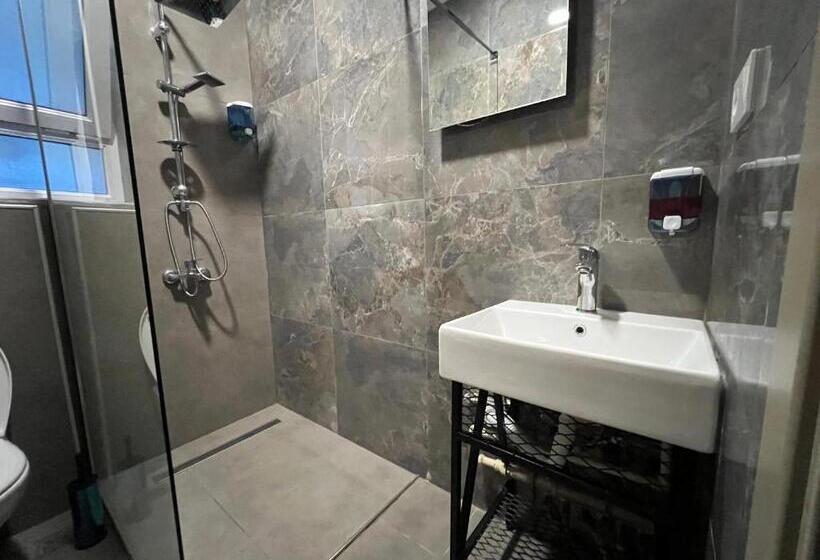 低层单卧公寓, Roj Suite