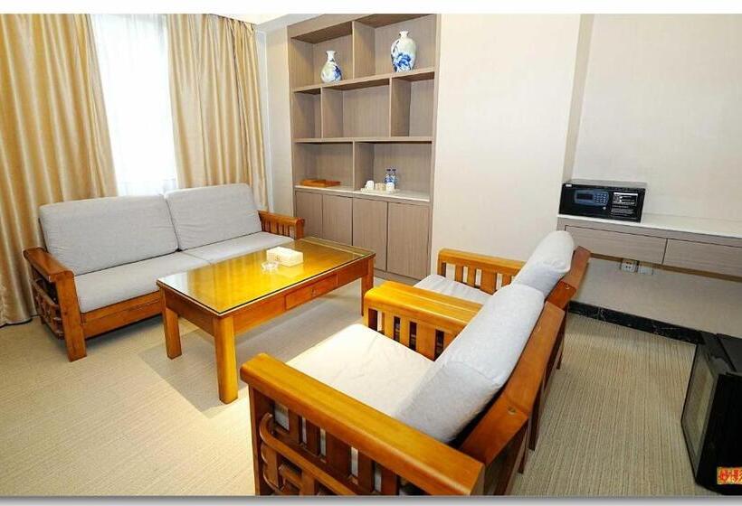 Suite, Pristine