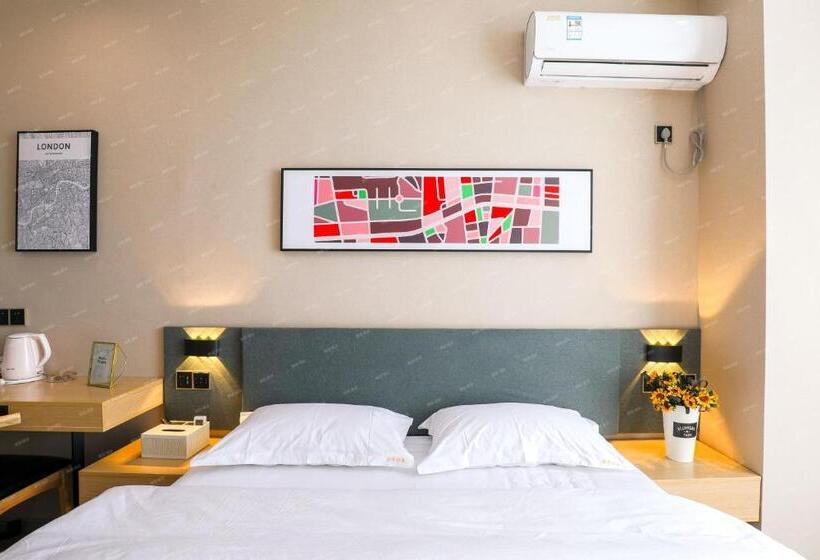 Номер Стандарт, Colour Hotel   Nanchang West Railway Station