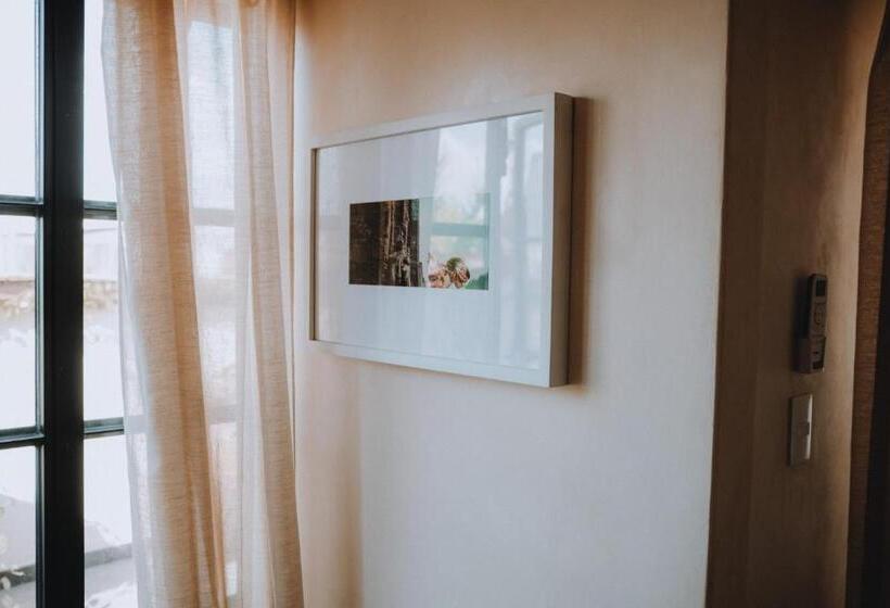 Quarto Deluxe com Sacada, Casa Realm