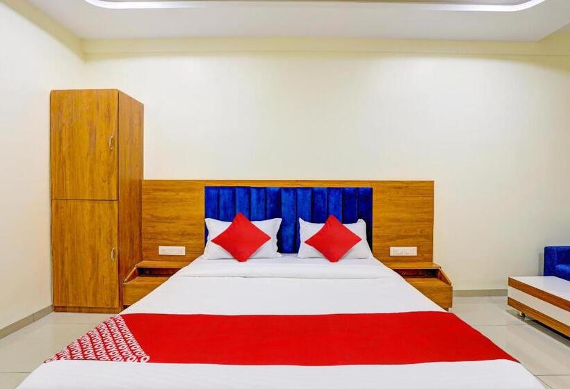 اتاق کلاسیک سه تخته, Oyo Hotel H K Villa
