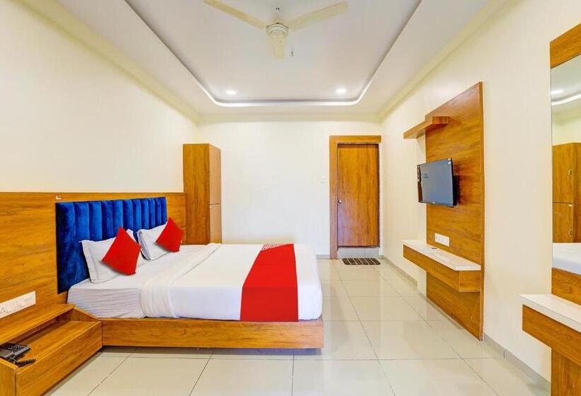 اتاق کلاسیک سه تخته, Oyo Hotel H K Villa