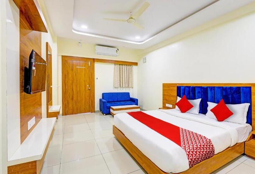 اتاق کلاسیک سه تخته, Oyo Hotel H K Villa