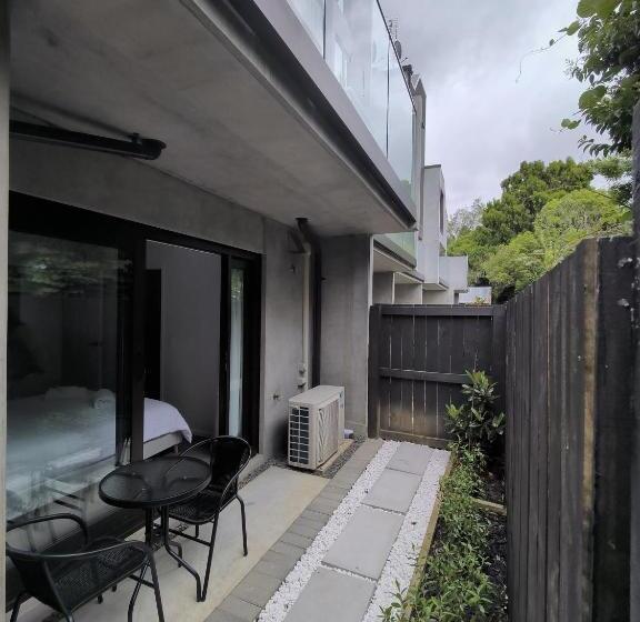 Номер Стандарт, Private Room With Ensuite & Garden Epsom