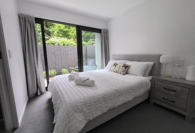 Номер Стандарт, Private Room With Ensuite & Garden Epsom