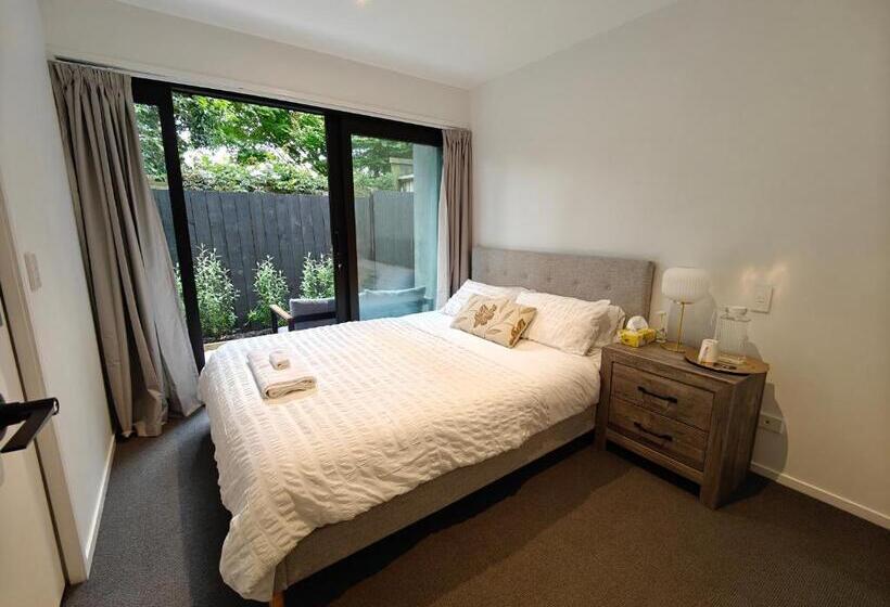 Номер Стандарт, Private Room With Ensuite & Garden Epsom