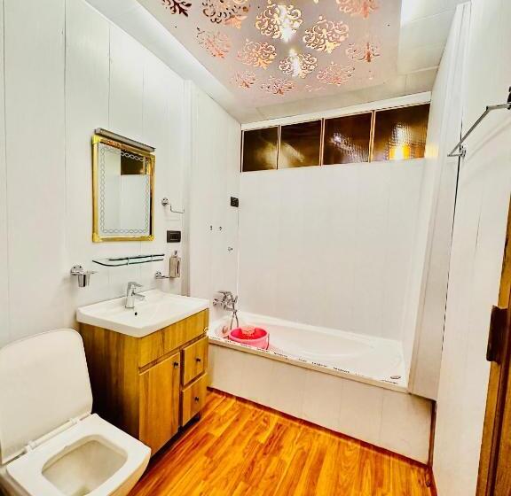 اتاق استاندارد, Floating Luxury Group Of Houseboats