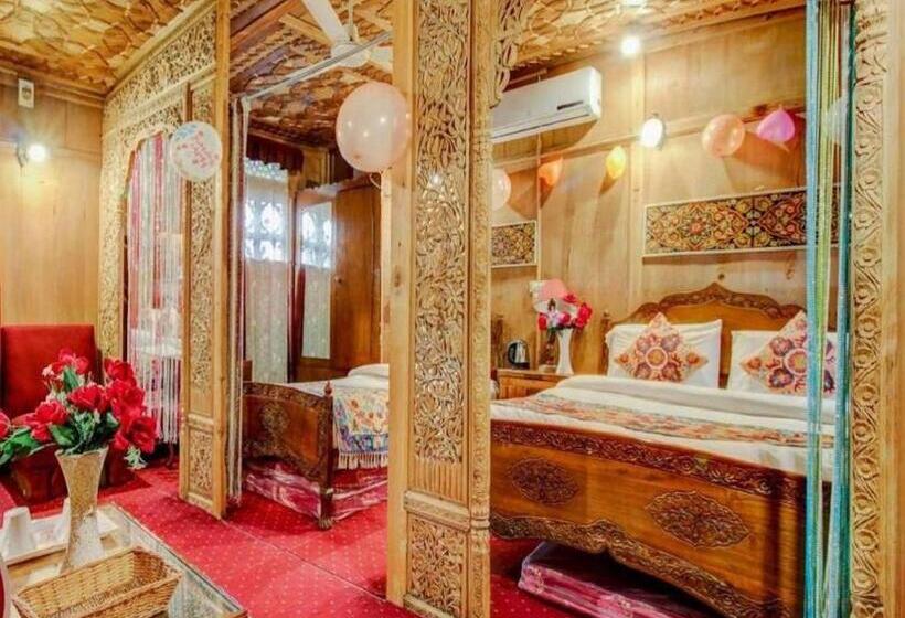 سوییت اجرایی, Floating Luxury Group Of Houseboats