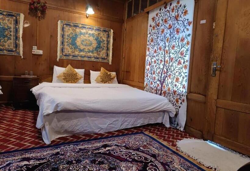 اتاق استاندارد, Floating Luxury Group Of Houseboats