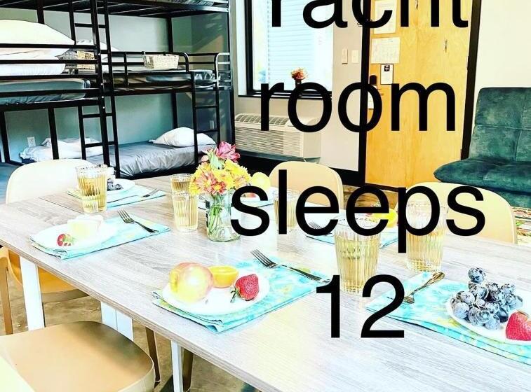 Семейное Студио, Boxcar Three Family Suite Near Winter Fun