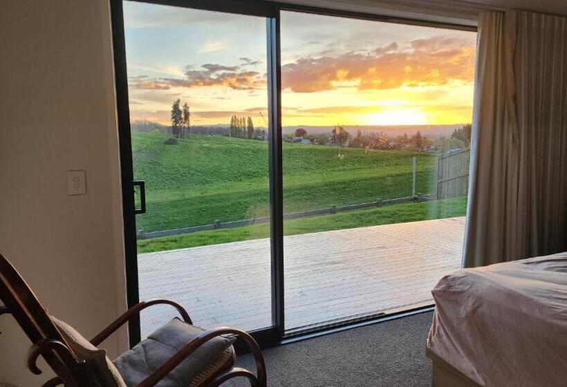 Стандартный Номер Кровать Кинг, A Stunning Retreat In Rotorua!