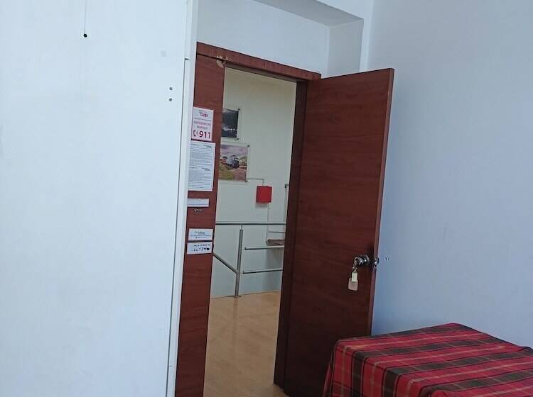 Номер Стандарт, Hostal Urban Inn La Mariscal
