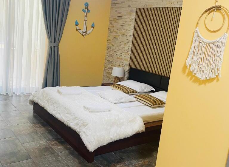 سوئیت با بالکن, Boutique Casa Venusian